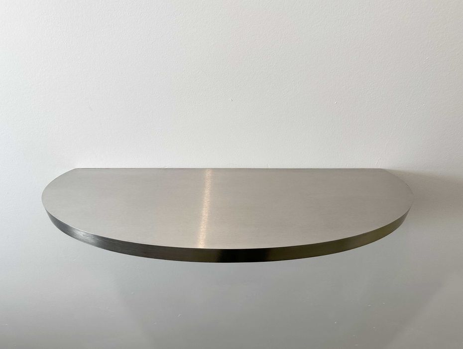 Дизайнерски рафтове от неръждавейка