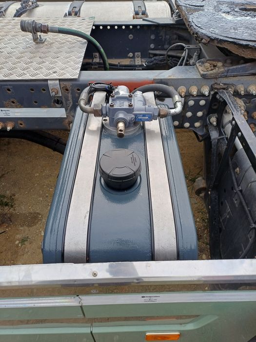 Chit hidraulic basculare