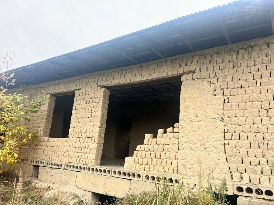 Hovli, uchastka sotiladi
