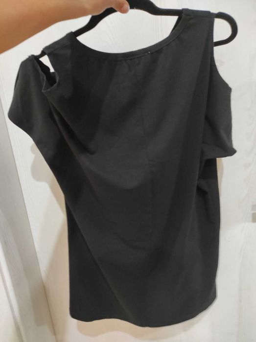 Къса тениска рокля с голи рамене Moschino