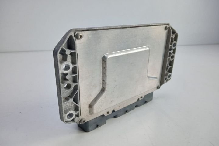 Calculator Motor  ECU 8200387138 / 215842882A / 5025950709 Renault Sc