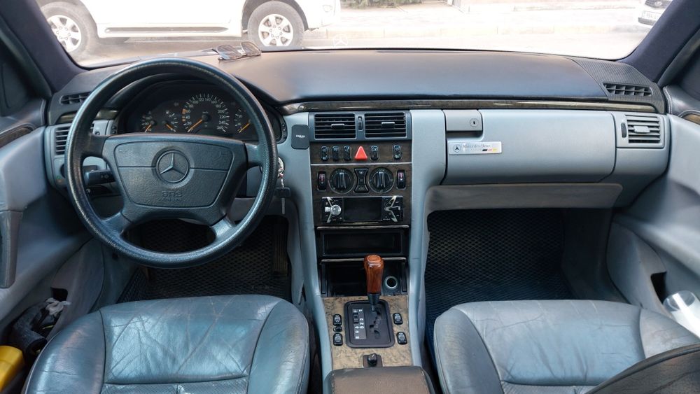 Мерседес Бенц Е320, казах, 1996 г.