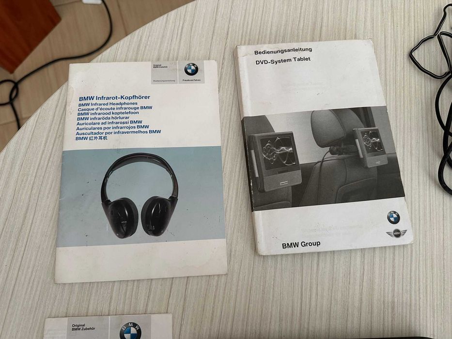 BMW DVD система с 2 екрана и слушалки за подглавниците