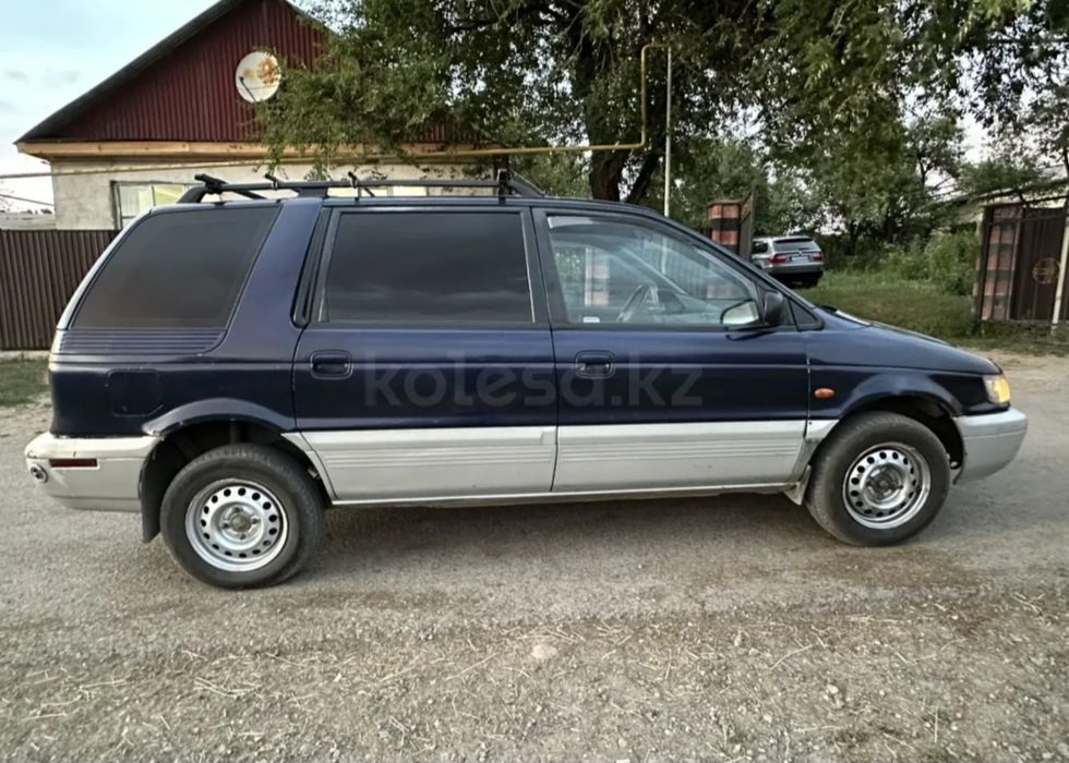 Mitsubishi space wagon