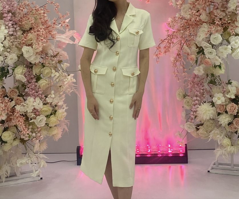 Продам все эти три платья