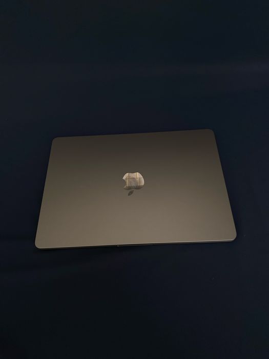 Apple macbook m2 air/baitime•0.0.24
