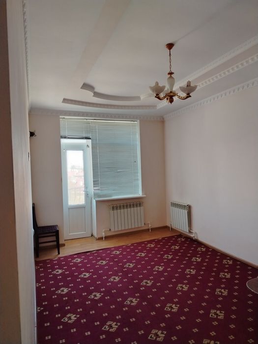 Шахар марказида 4 этажли уйни 4-этажида 4 хонали квартира сотилади.