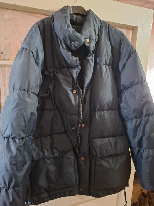 De vânzare geacă groasă de bărbați Hugo Boss!