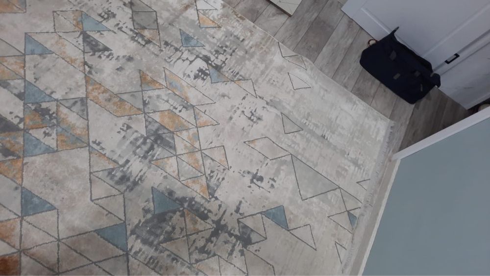 Продам ковер в отличном состояний