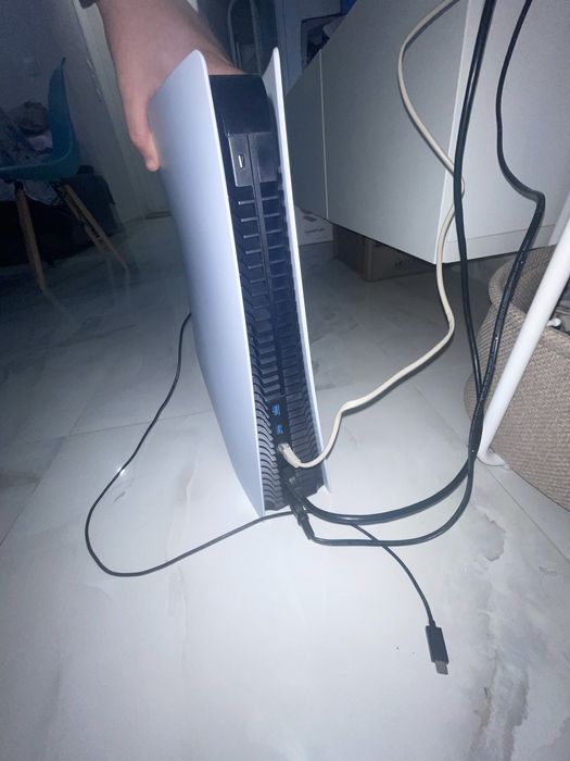 Ps5 disk edition със две игри и два джойстика запазен