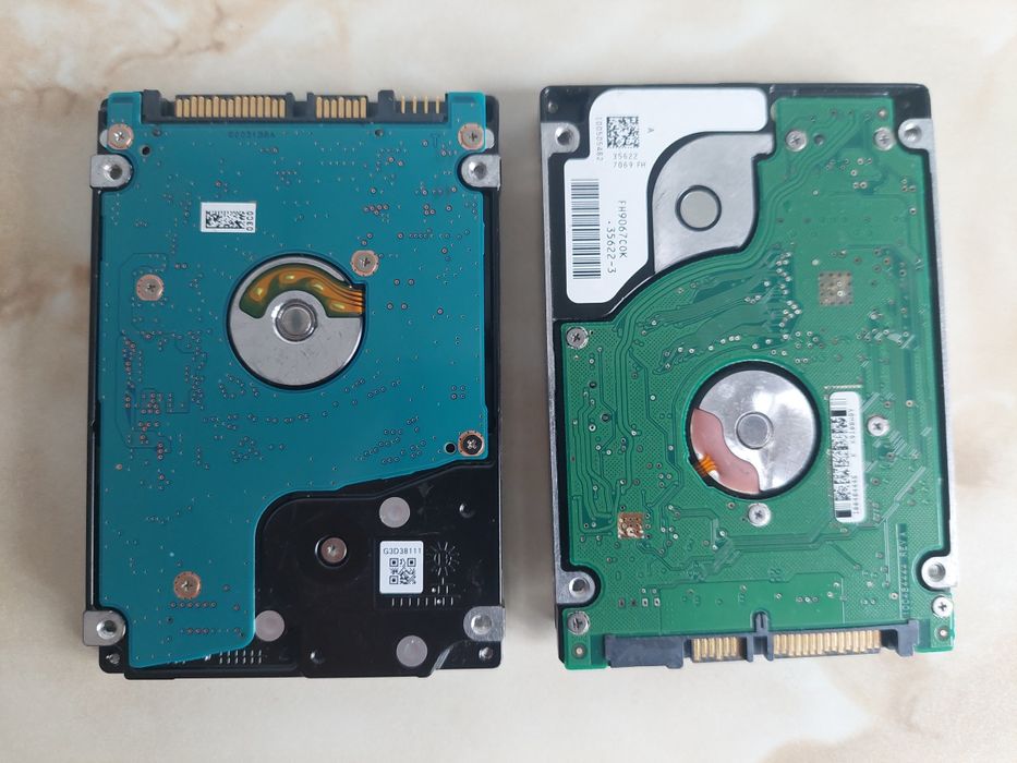 Vând hard disk hdd ssd Toshiba de 1T Terra + unul de 256Gb BONUS /poze
