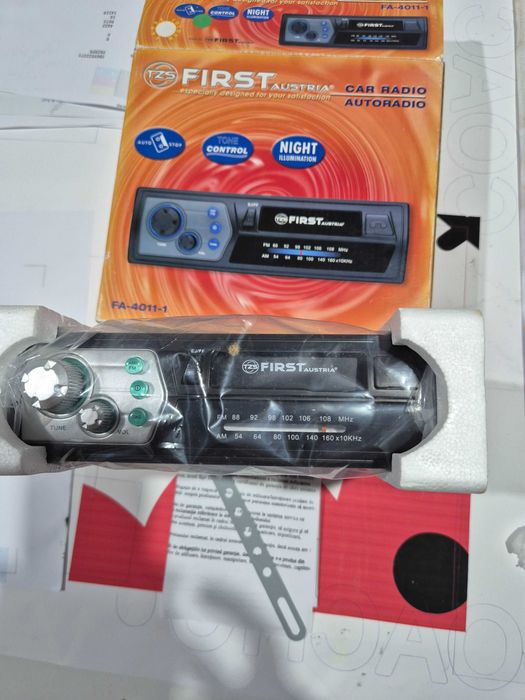 Radio-casetofon Auto, First