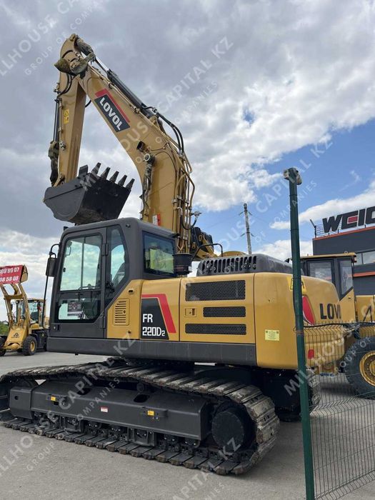 Гусеничный экскаватор Lovol FR220D2