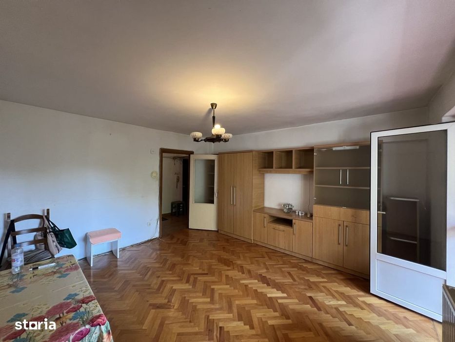 Apartament 4 camere| Etaj 1 | Micro 16 - Aleea Universului — fotografia 3