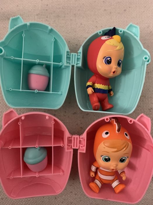 Cry baby. Две кукли с подарък принценси