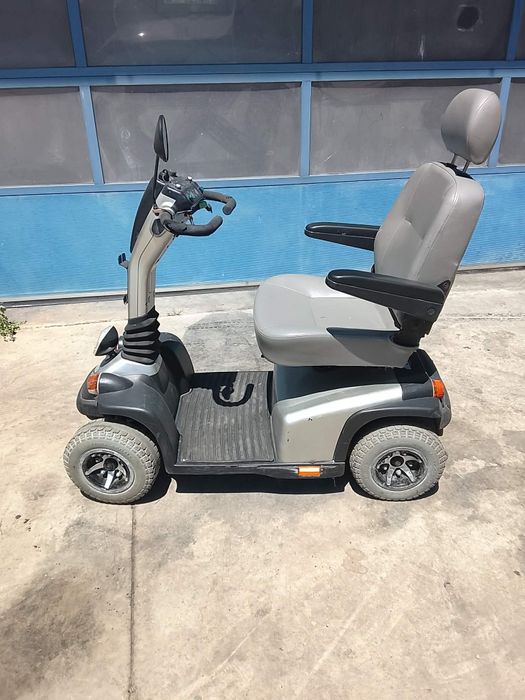 Cărucior scuter electric pentru persoane cu dizabilități sau bătrâni