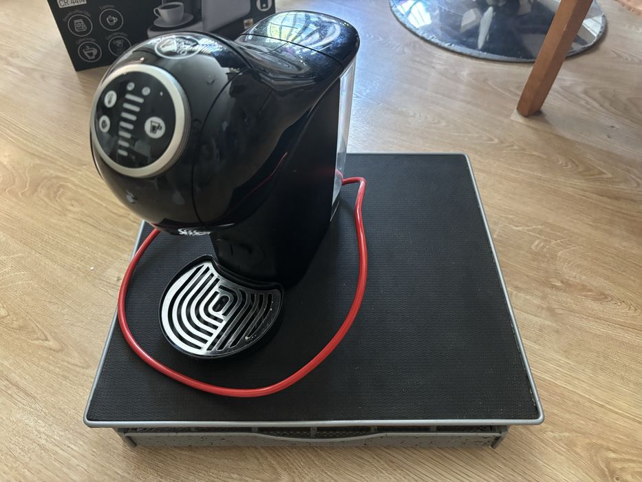 Кафе машина Крупс Dolce gusto Krups + Поставка за капсули