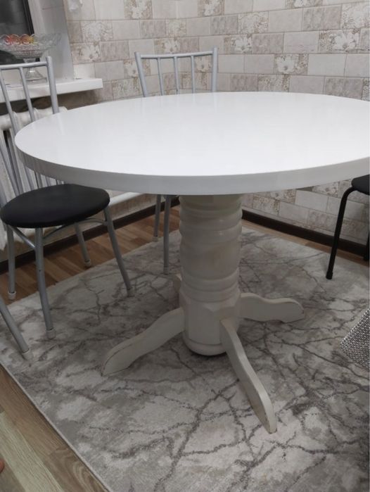 Продам стол в хорошем состояний