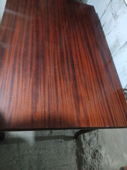 Vând urgent masa extensibilă 12 persoane