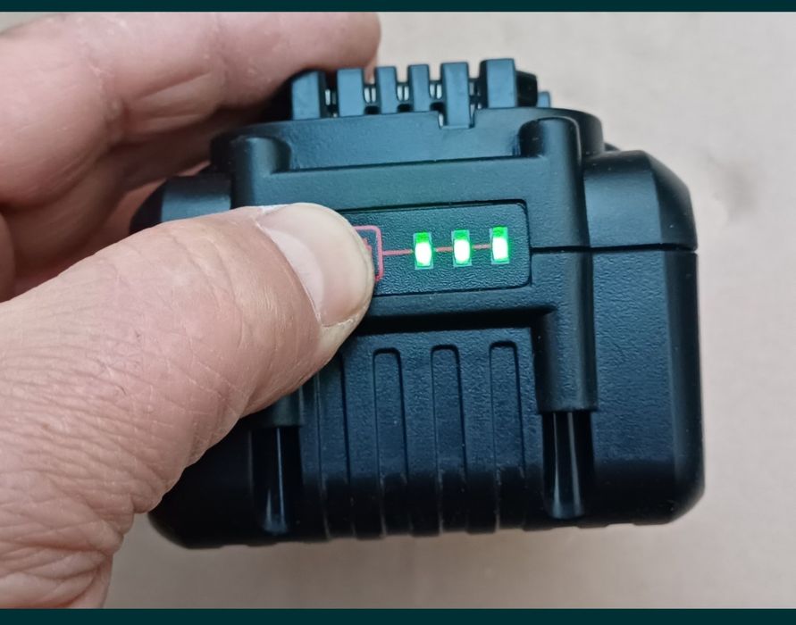 Baterie Dewalt 18v 8Ah cu celule originale Samsung pentru flex, etc