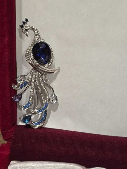 Брошки различни модели