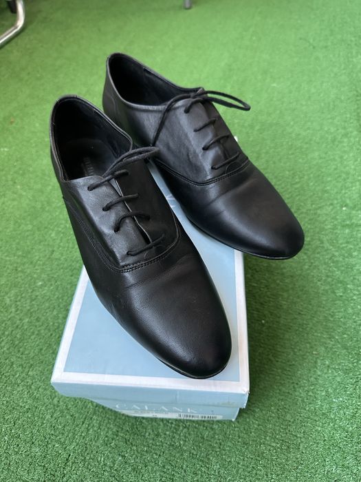 Дамски обувки от естествена кожа