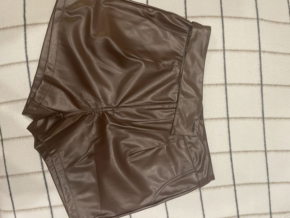 Продавам къси панталони