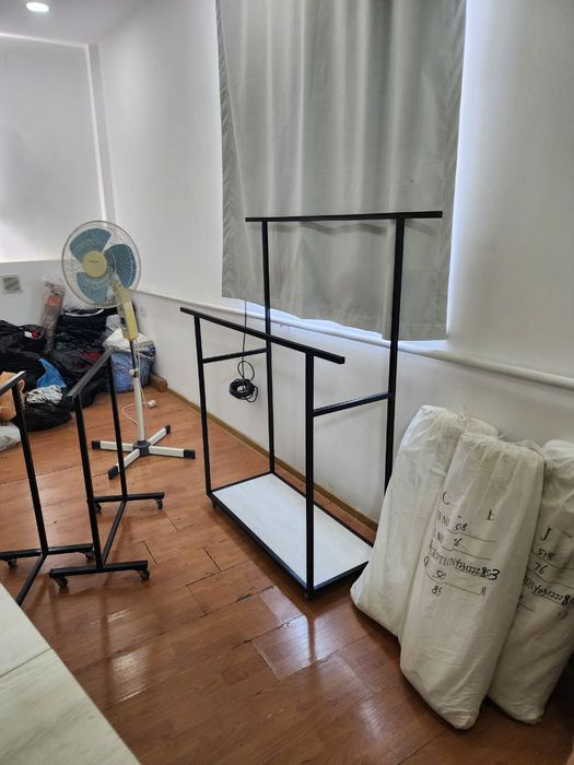 Напольная вешалка для одежды