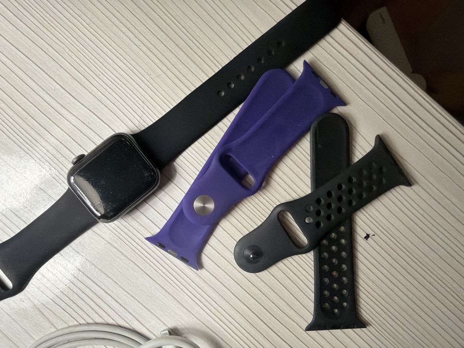 срочно Продам Apple Watch SE