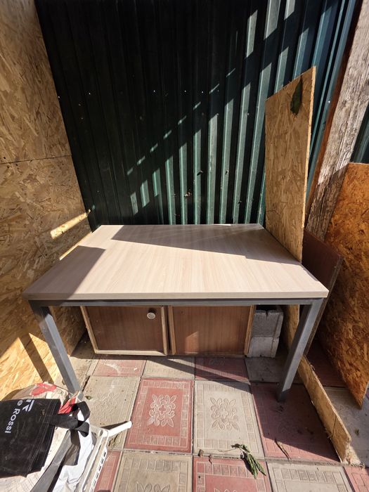 Стол в отличном состоянии