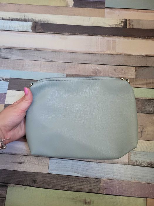 Продавам дамски чанти на цени от 8лв до 20лв