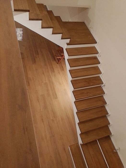 Scări din lemn masiv