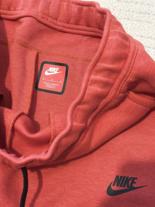 Nike Tech Fleece - M