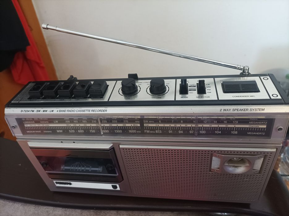 Vând radio casetofon Philips