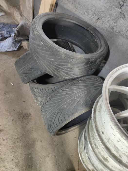 Продам диски с шинами на 17