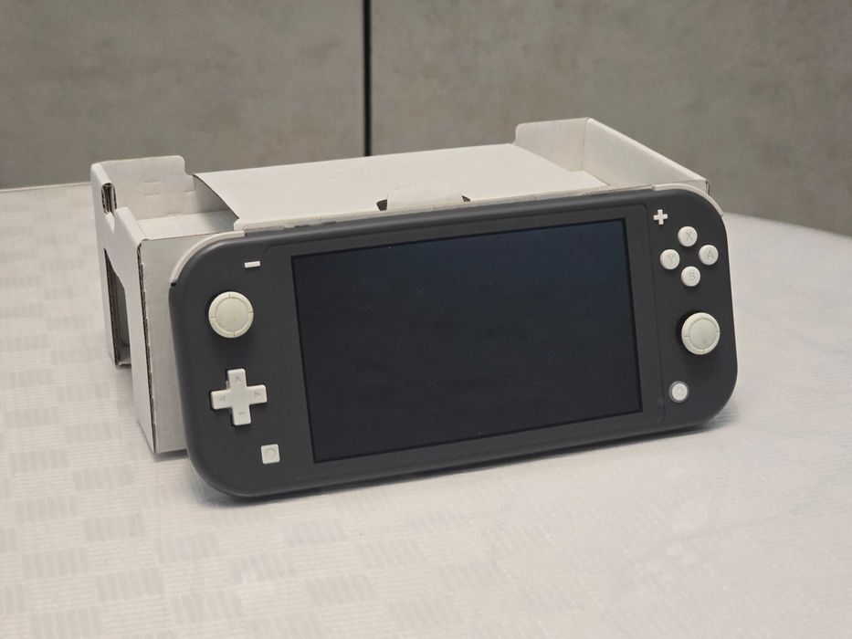 Nintendo Switch Lite + Animal Crossing New Horisons