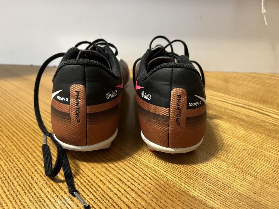 Adisasi fotbal Nike Phantom GT