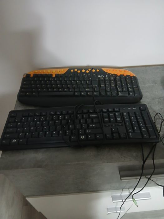 Vând   pc  vechi
