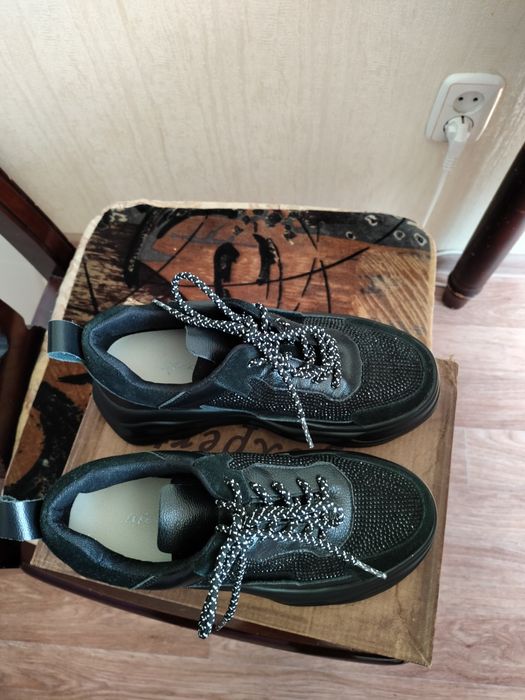 Кроссовки кожаные женские