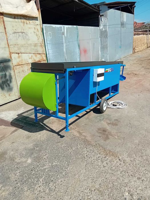 Машина за чистене/обезлистяване и сортиране на лук