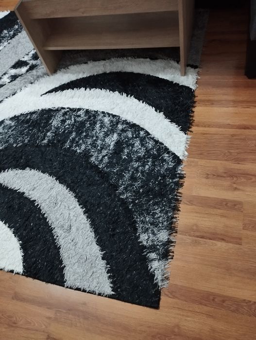 Продавам килим Шаги