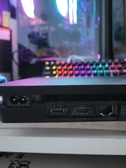 Продавам ps4 без джойстик