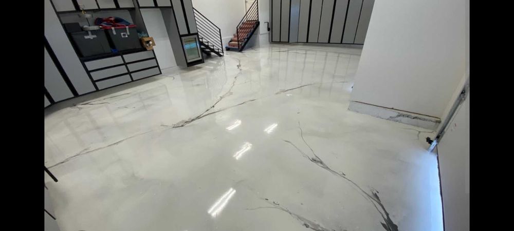 Изработка на кухненски плотове от епоксидна смола,дизайнерски настилки от епоксидна смола,трапезни маси от епоксидна смола,стъпала от епоксидна смола