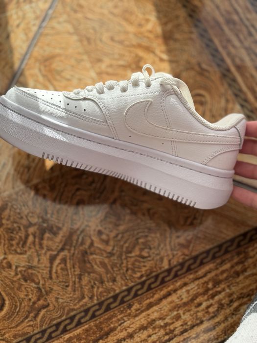 Adidasi nike femei (noi)