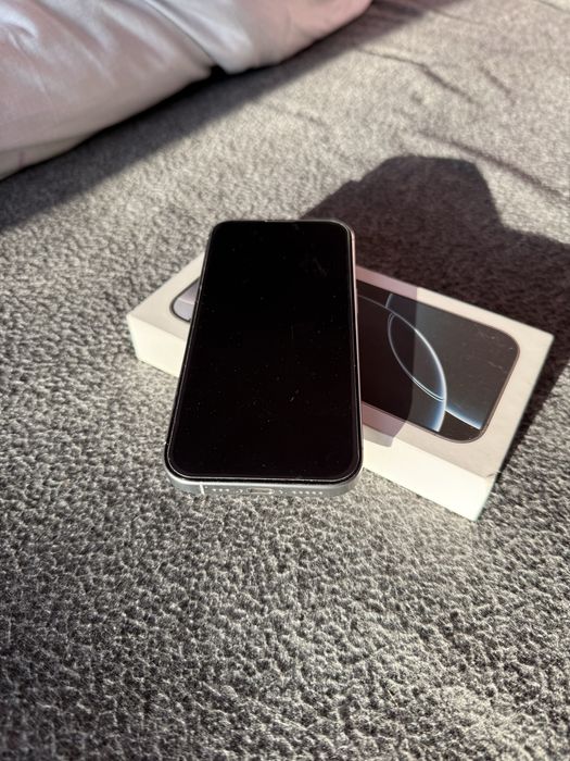 Продавам Iphone 16 pro