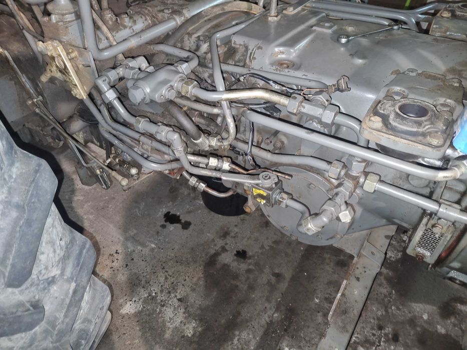 Reparatii tractoare , cutii viteze , motoare si instalatii hidraulice