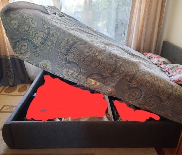 Двуспальная кровать