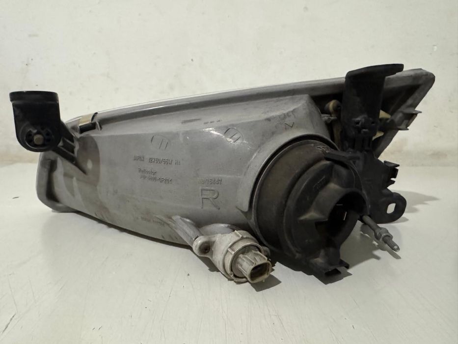 Тойота Камри 20 фара