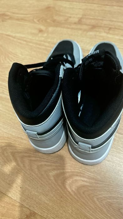 Кросовки Джордано.