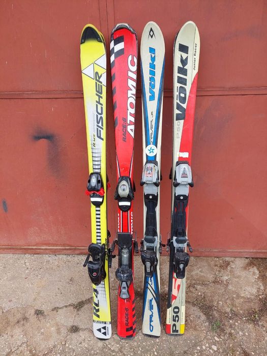 Продавам ски и ски обувки, щеки